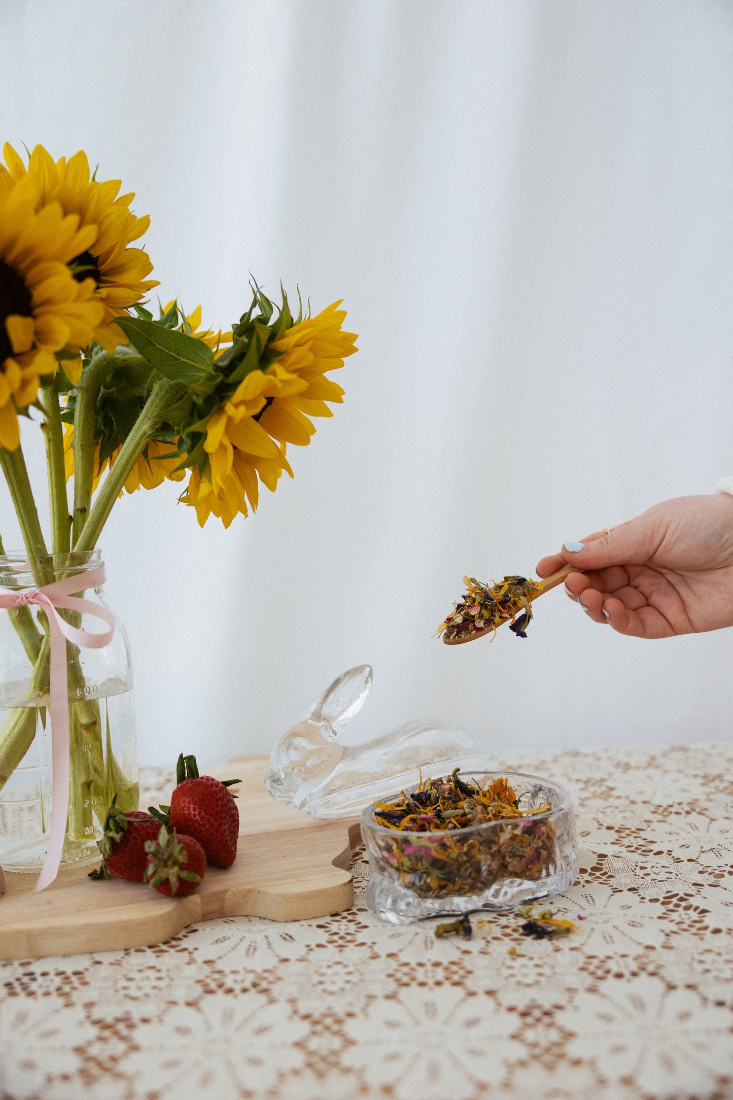 Organic Calming Bunny Forage Mix: Lavender, Chamomile, Rose